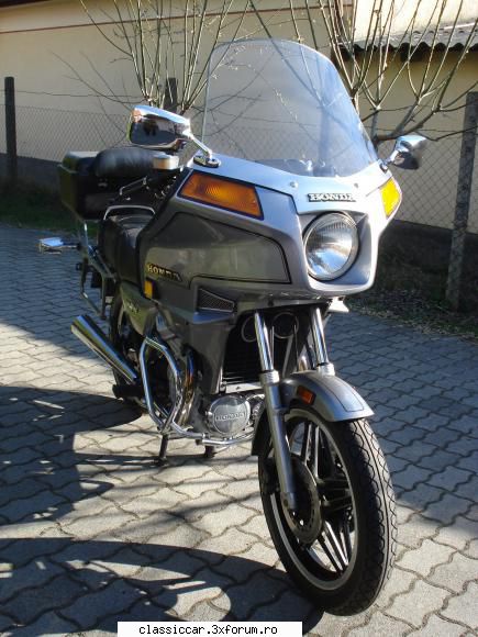 Honda G.L 500 - carenajul enorm m-a speriat prima - Prezentare motociclete, motorete si biciclete de colectie
