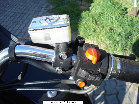 Honda G.L 500 - rezervorul lichidului de fr�n� - Prezentare motociclete, motorete si biciclete de colectie