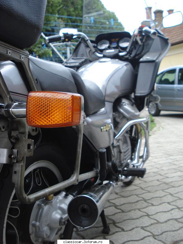 Honda G.L 500 - si semnalizator de jumat de palm� - Prezentare motociclete, motorete si biciclete de colectie