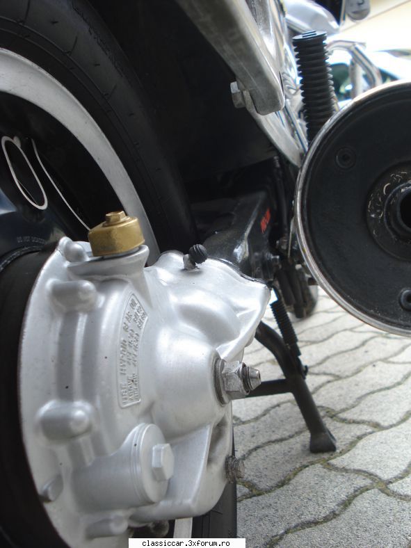 Honda G.L 500 - differential cu ochi de ungere a - Prezentare motociclete, motorete si biciclete de colectie