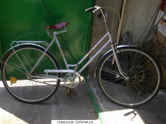 "I want to ride my bike" - Titlu se potriveste. Se - Prezentare motociclete, motorete si biciclete de colectie