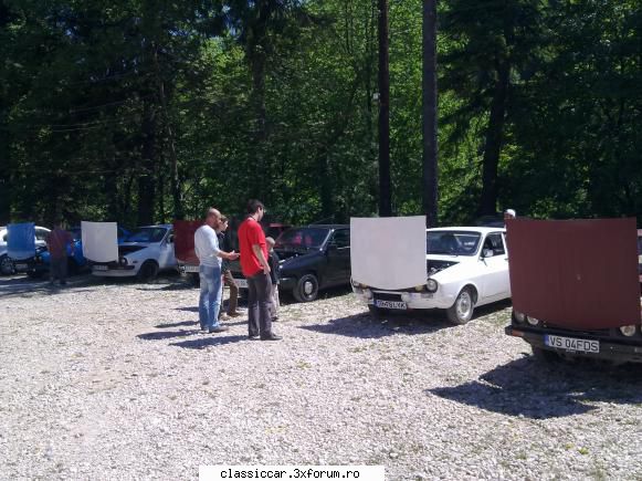 Imagini de la intalnirea nationala dacia sport-coupe - sus capotele :D - Arhiva evenimente 2013