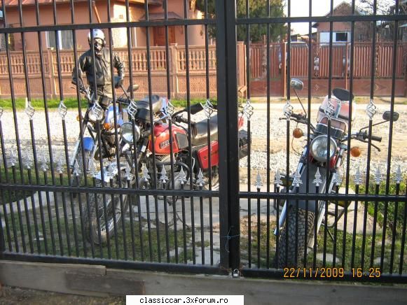 In vizita la alte surori moto - la poarta langa doua IJ PLANETA 5 - Discutii libere