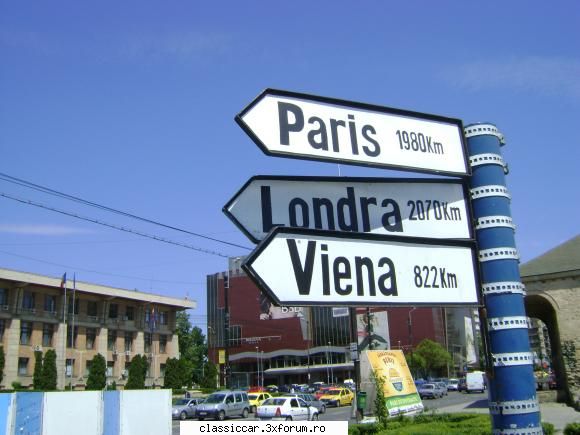 Indicatoare -semne de orientare, circulatie autohtone - pun eu un indicator din iasi - File de istorie