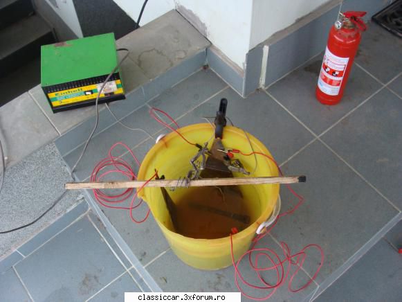 Inlaturarea ruginei prin electroliza - instalatia de electroliza: stingator, redresor - Coltul Tehnic