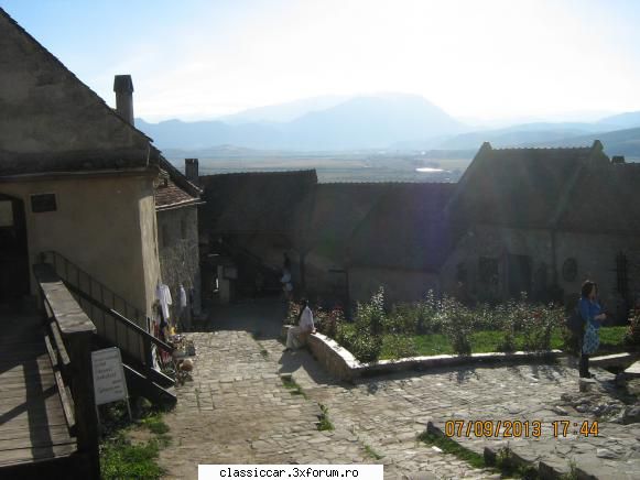 La Rasnov - Liviu M - Drumetii prin Mioritic