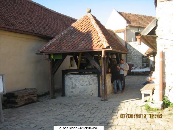 La Rasnov - fantana rezervor - Drumetii prin Mioritic