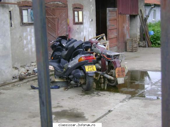 La vanatoare de masinarii vechi - O Jawa, in Someseni, in curtea unui atelier - Am vazut prin Cluj-Napoca