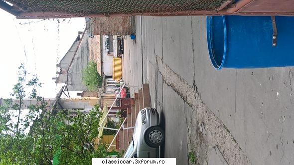 La vanatoare de masinarii vechi - departe in curte un Kadett D parasit, pe str - Am vazut prin Cluj-Napoca