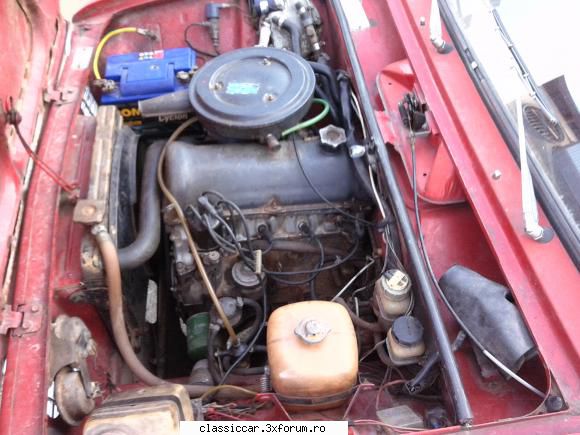 Lada 1200 - compartimentul motor , multa mizerie dar fara - Prezentare masini