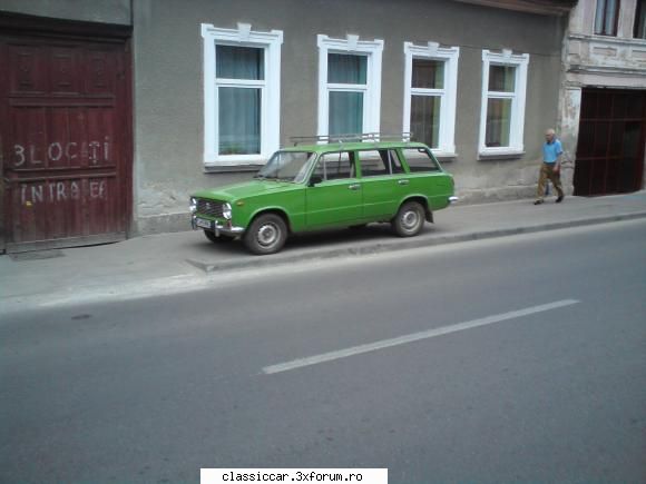 Lada verde - o lada de pe strada paris din fata curtii unui - Am vazut prin Cluj-Napoca