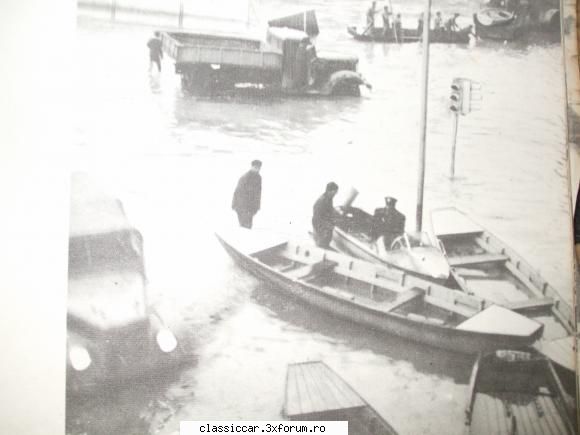 M-ul prezent la inundatiile din 1970 - unii cu barcile,altii....cu M-ul! - File de istorie