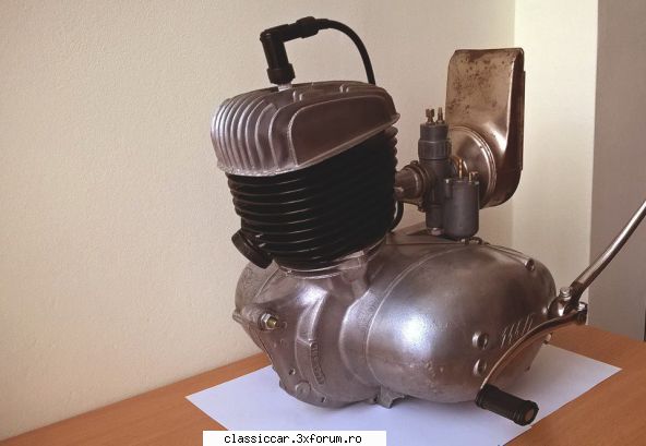 MZ rt 125 - Salut, pare interesant motorul. Spor - Prezentare motociclete, motorete si biciclete de colectie