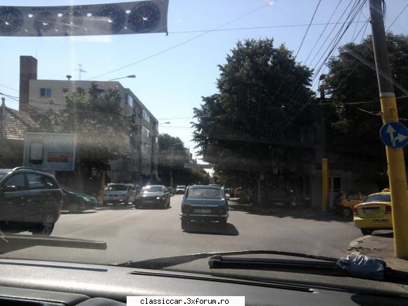 Mai sunt citeva masini vechi in Constanta care merita salvate! - un Renault R16 in tra - Am vazut prin Romania