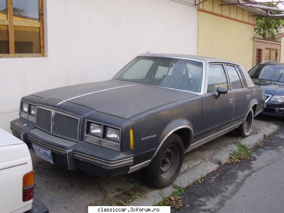Mai sunt citeva masini vechi in Constanta care merita salvate! - pontiac bonneville - Am vazut prin Romania