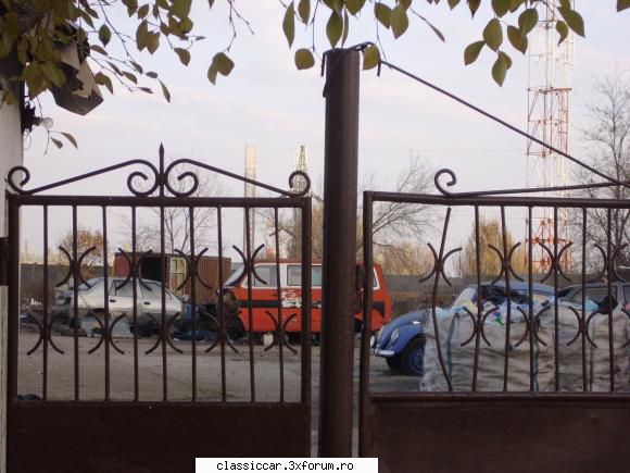 Mai sunt citeva masini vechi in Constanta care merita salvate! - intr-un fost service - Am vazut prin Romania