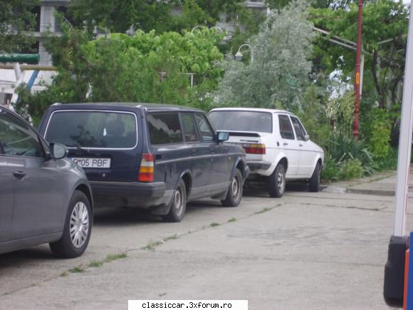 Mai sunt citeva masini vechi in Constanta care merita salvate! - un volvo si un volksw - Am vazut prin Romania