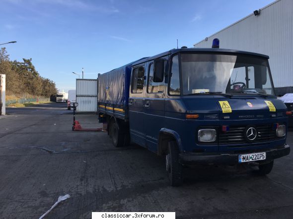 Mai sunt citeva masini vechi in Constanta care merita salvate! - O camionetă Merc - Am vazut prin Romania
