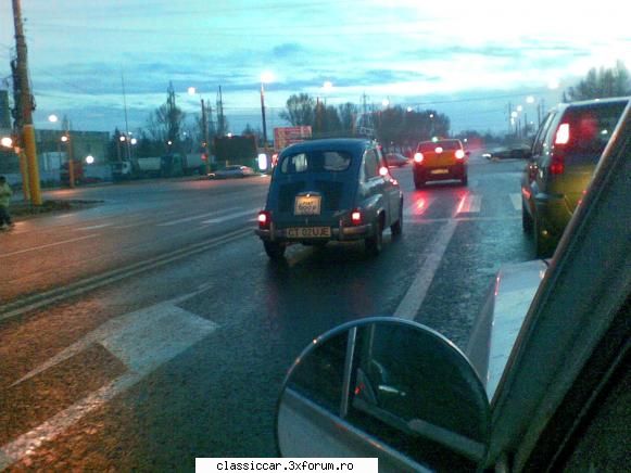 Mai sunt citeva masini vechi in Constanta care merita salvate! - un fiat 600 la semafo - Am vazut prin Romania