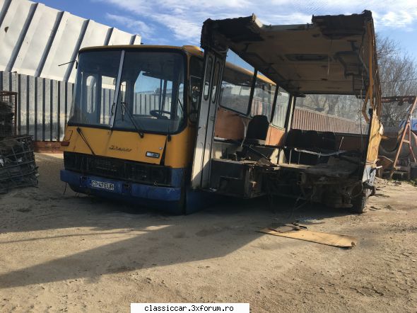 Mai sunt citeva masini vechi in Constanta care merita salvate! - Un autocar Ikarus t&# - Am vazut prin Romania