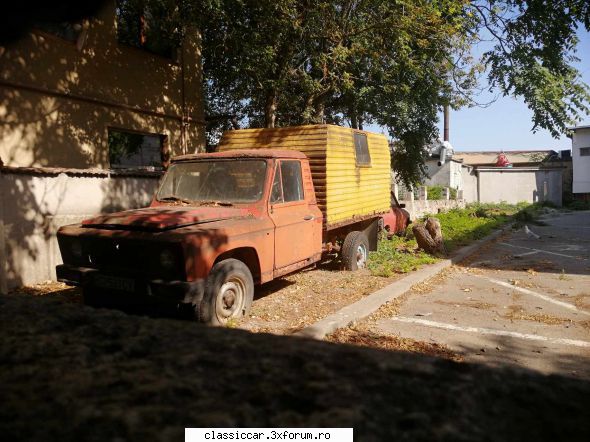 Mai sunt citeva masini vechi in Constanta care merita salvate! - In curtea trezoreriei - Am vazut prin Romania