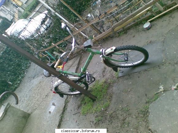 Mai sunt citeva masini vechi in Constanta care merita salvate! - bicicleta vecinului a - Am vazut prin Romania