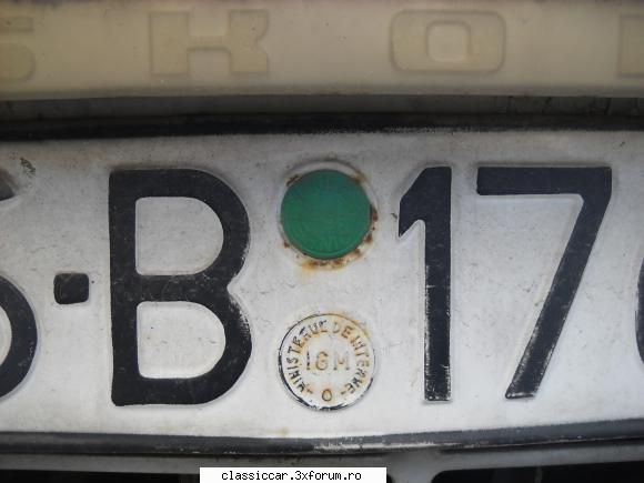 Masini vechi surprinse in Bucuresti - din ce am vazut,tapiteria in interior este - Vanatoarea de epave