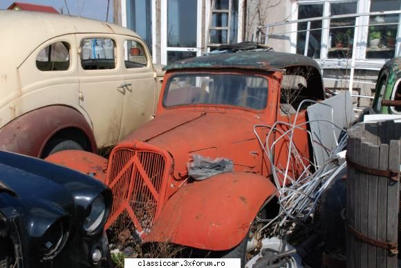 Masinile de la Gara Catelu - Masinile sunt pe un camp langa Gara Catelu chiar - Am vazut prin Romania