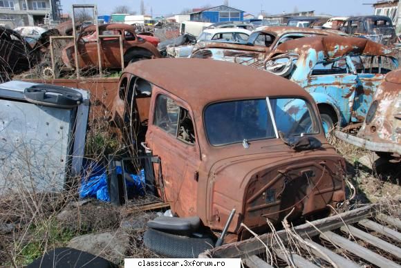 Masinile de la Gara Catelu - Cred ca este o americana - Am vazut prin Romania