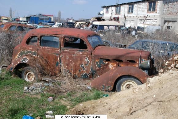 Masinile de la Gara Catelu - Desoto, stare aceeptabila, pretul este de 3000 E - Am vazut prin Romania