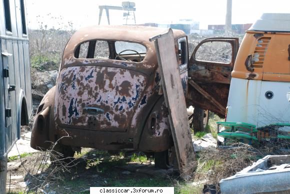 Masinile de la Gara Catelu - Alta epava parca de ford - Am vazut prin Romania