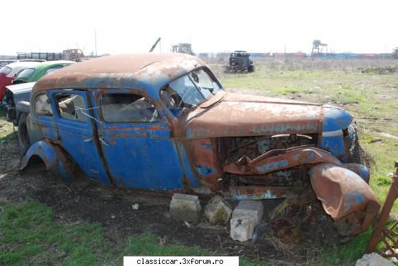 Masinile de la Gara Catelu - Desoto, a cazut de pe platforma sau asa ceva nu - Am vazut prin Romania