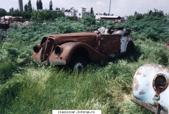 Masinile de la Gara Catelu - auburn? Nu este auburn, cred ca este ceva - Am vazut prin Romania