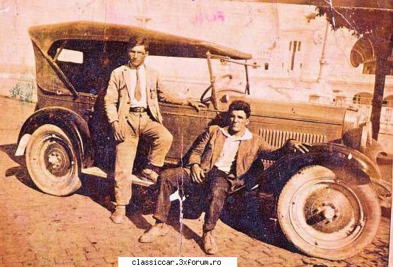 Masinile noastre in carti postale, vederi, poze de familie - in fata cazinoului - File de istorie