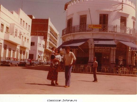 Masinile noastre in carti postale, vederi, poze de familie - una cu taxiurile din localitate - File de istorie
