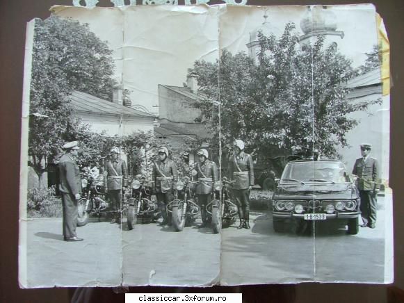 Masinile noastre in carti postale, vederi, poze de familie - BMW-ul politiei si catva - File de istorie