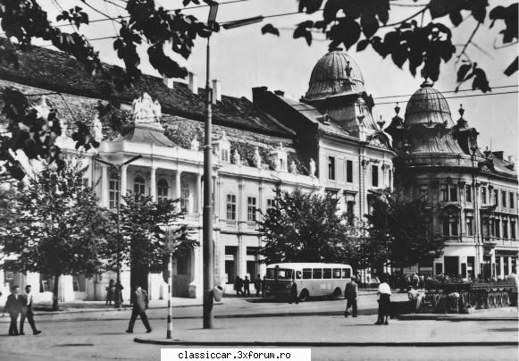 Masinile noastre in carti postale, vederi, poze de familie - Un autobuz de pe o carte - File de istorie