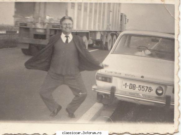 Masinile noastre in carti postale, vederi, poze de familie - un nebun,nush cine e... :) - File de istorie