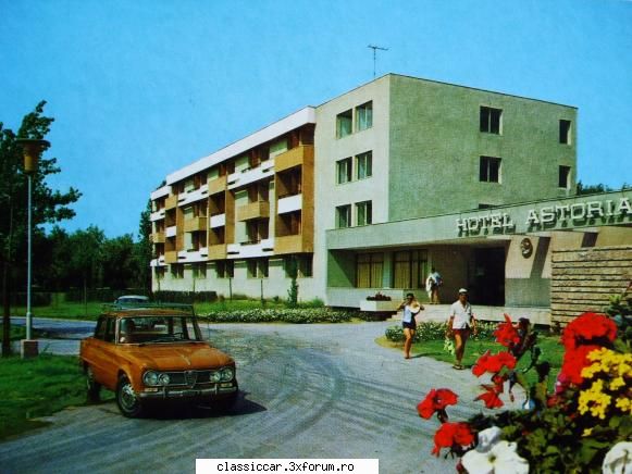 Masinile noastre in carti postale, vederi, poze de familie - alfa in fata la hotelul astoria - File de istorie