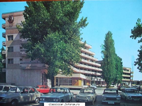 Masinile noastre in carti postale, vederi, poze de familie - parcare de hotel in vremea - File de istorie