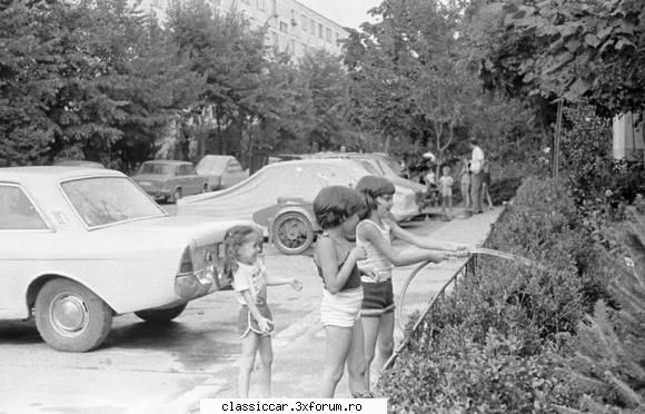 Masinile noastre in carti postale, vederi, poze de familie - Bucuresti prin 1981 - File de istorie