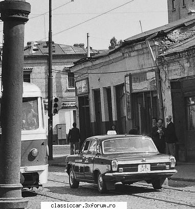 Masinile noastre in carti postale, vederi, poze de familie - Taxi Volga, Bucuresti - File de istorie