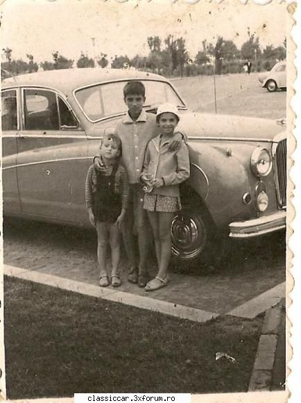 Masinile noastre in carti postale, vederi, poze de familie - una de pe litoralul romanesc - File de istorie
