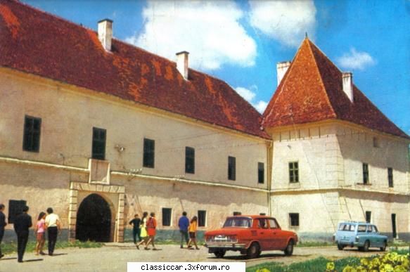 Masinile noastre in carti postale, vederi, poze de familie - Volga 21 break si Skoda S 100 - File de istorie