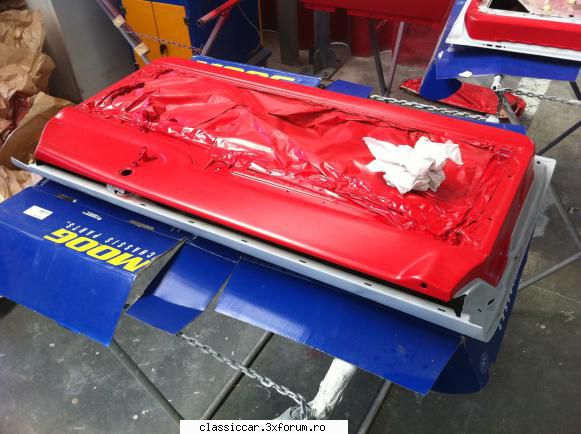 Mercedes W , BMW 525 E12 si altele - Usile pe interior au fost vopsite cu vopsea rosie - Prezentare masini