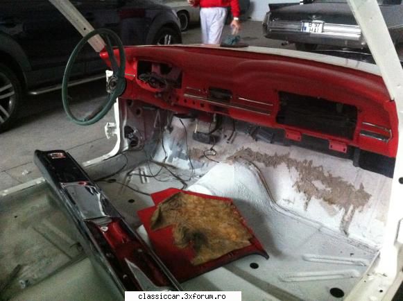 Mercedes W , BMW 525 E12 si altele - Bordul vopsit in aceiasi nuanta de rosu "Soft - Prezentare masini