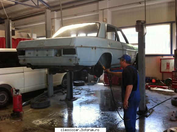 Mercedes W , BMW 525 E12 si altele - Pe elevator curatata un pic - Prezentare masini