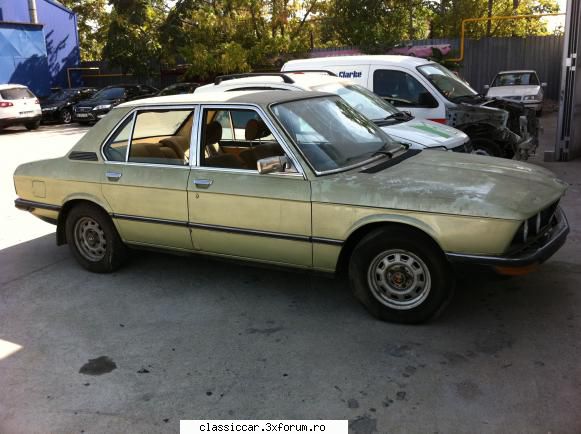 Mercedes W , BMW 525 E12 si altele - alta poza cu masinuta la lumina, cred ca ii era - Prezentare masini