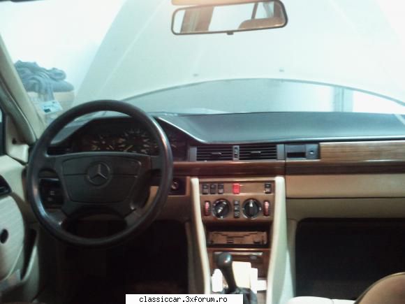 Mercedes W124 T-model - Volanul este tot de la W124 , dar model mai nou - Prezentare masini