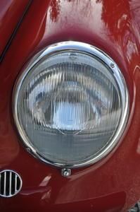 Mindent a motorokrol. - Fekv� f�nyszor�val el�l - Hungarian corner